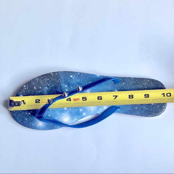 NEW CANDIE’S Galaxy Sandals Flip Flops Studded Stars Medium 7/8 Women’s - Picture 8 of 15